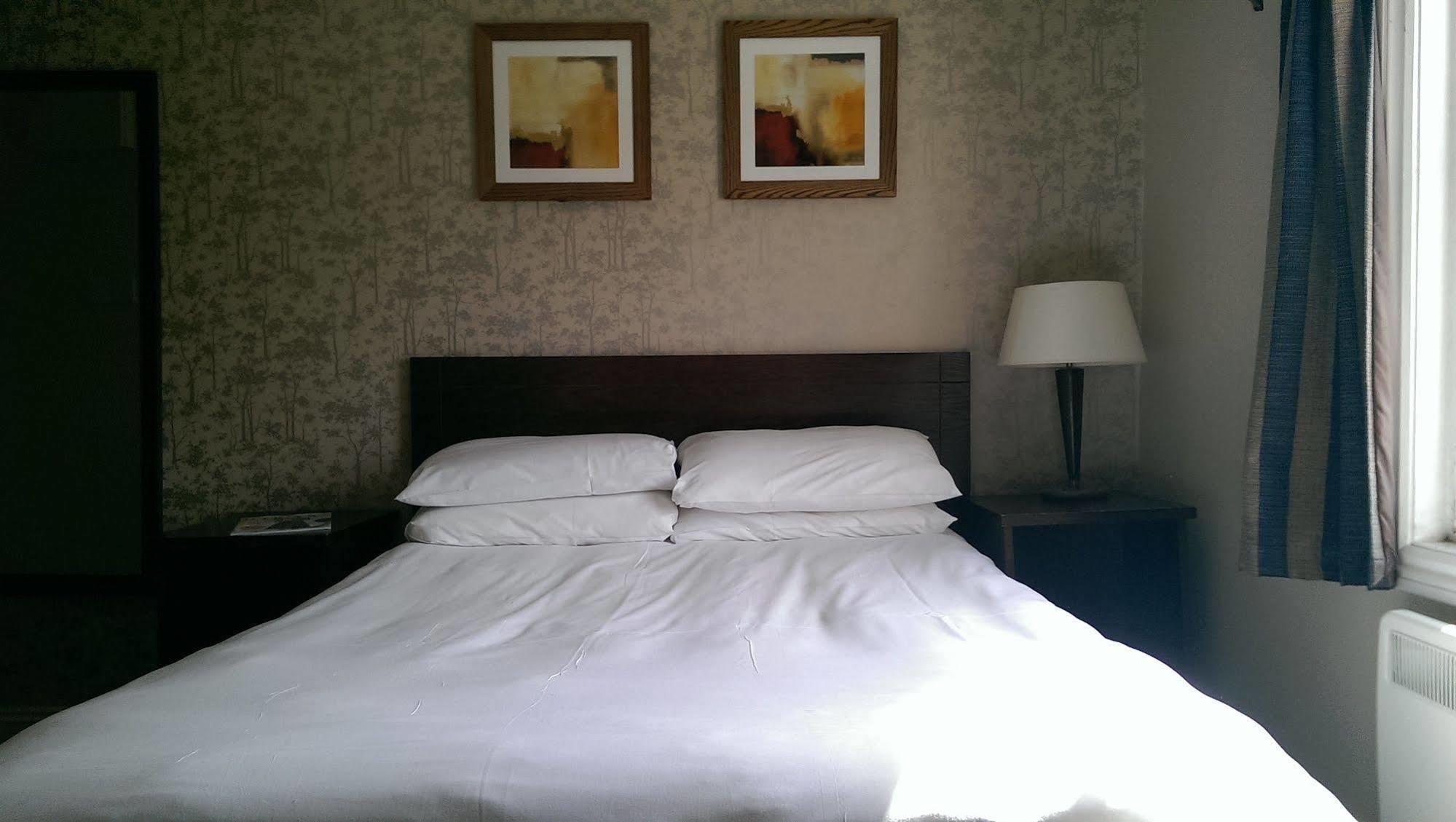 The Bell Hotel & Inn By Greene King Inns Woburn Eksteriør billede