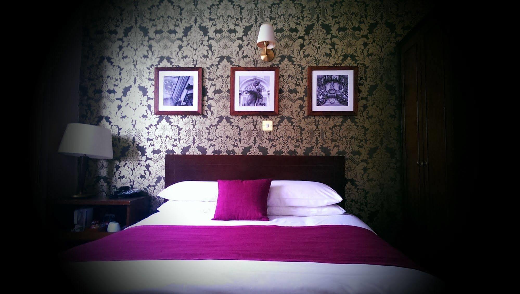 The Bell Hotel & Inn By Greene King Inns Woburn Eksteriør billede